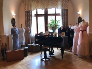 Elegance a nadčasovost módních outfitů z let minulých nás nepřestává udivovat. Tuhle krásu nehledejte v Paříži, ale na...